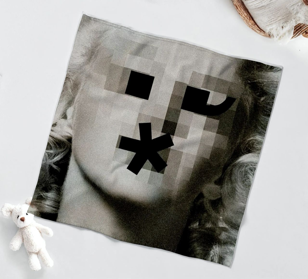 Retro Pop Emoticons Marilyn Fleecedecke von Butcher Billy