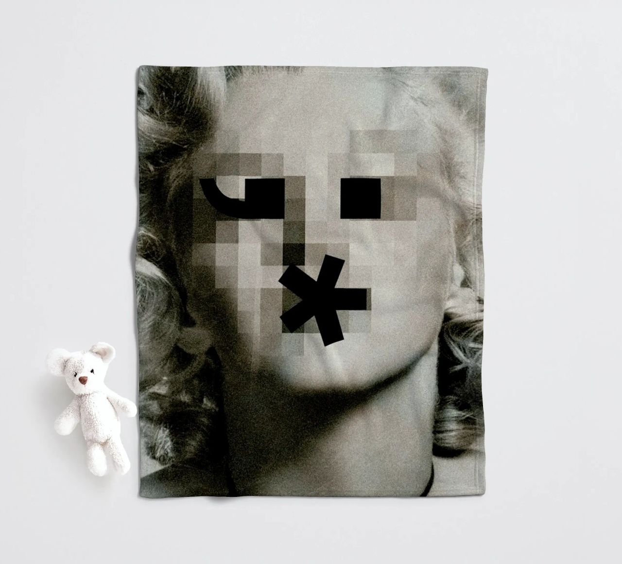 Retro Pop Emoticons Marilyn Fleecedecke von Butcher Billy