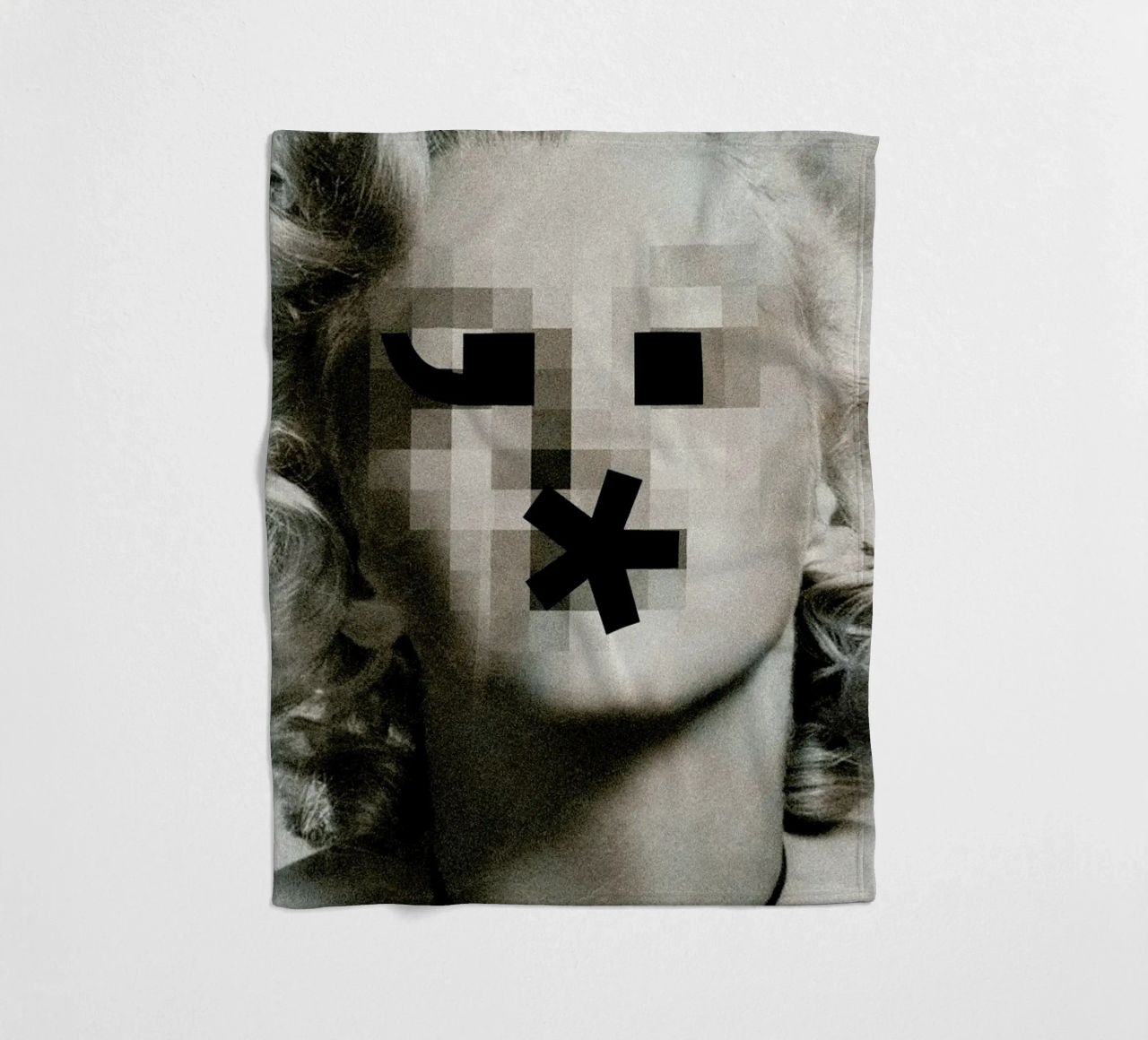 Retro Pop Emoticons Marilyn Fleecedecke von Butcher Billy