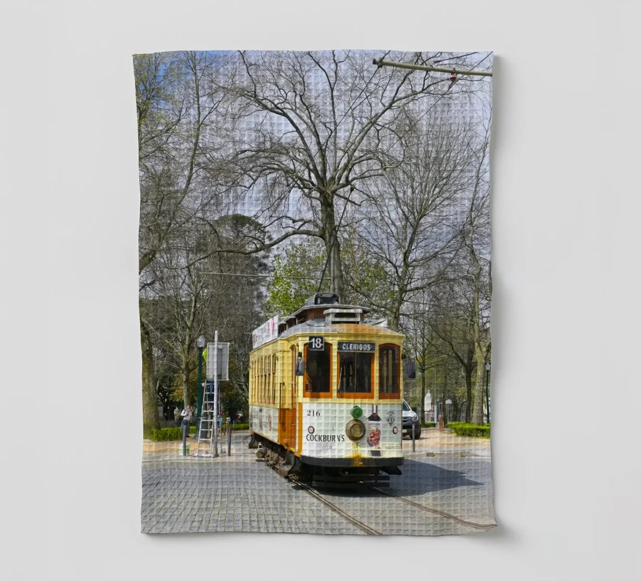 Tramway jaune d'époque à Porto torchon de byrieneke