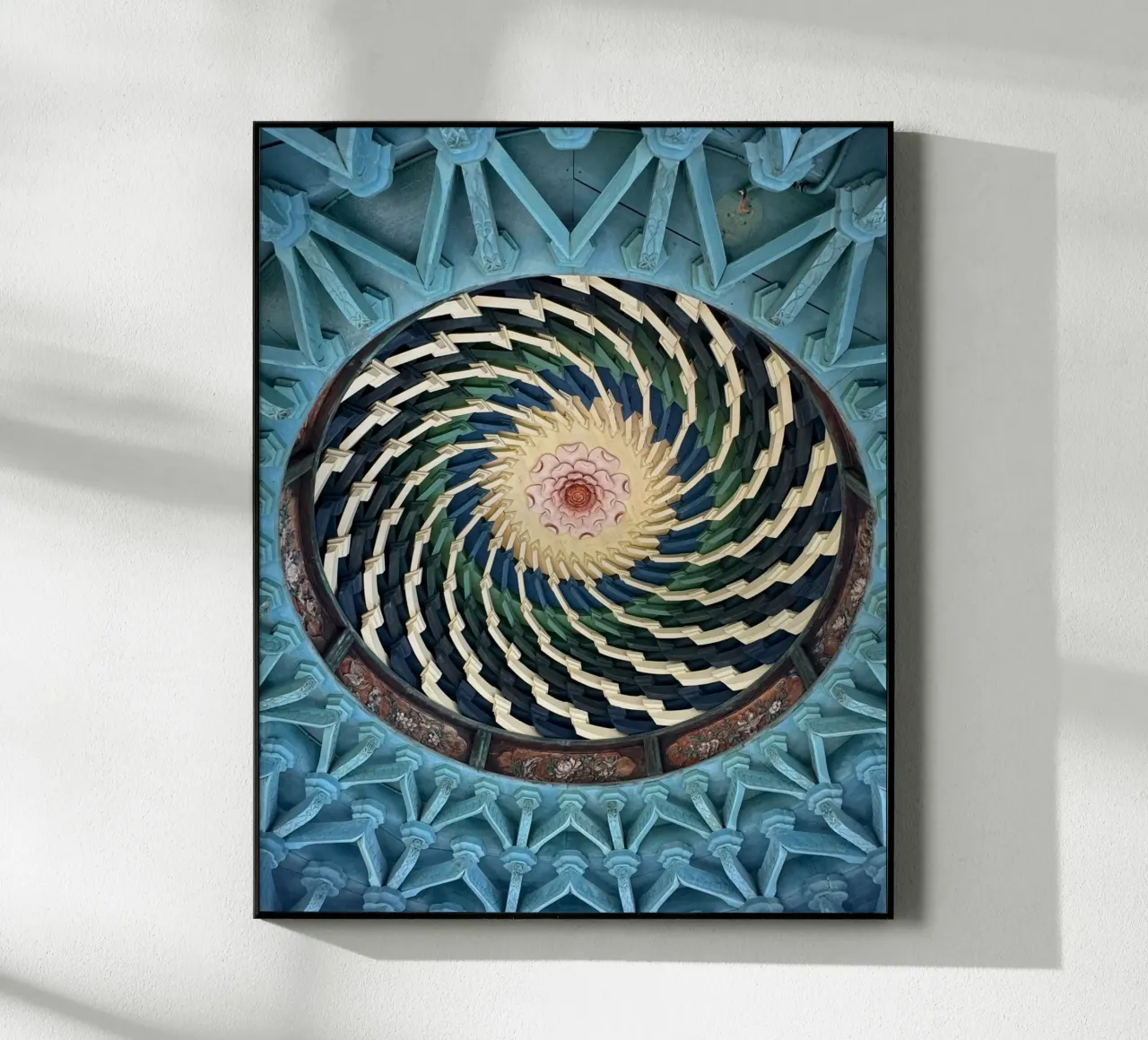 Vibrante motivo a spirale sul soffitto di un tempio giapponese plexiglass da byrieneke