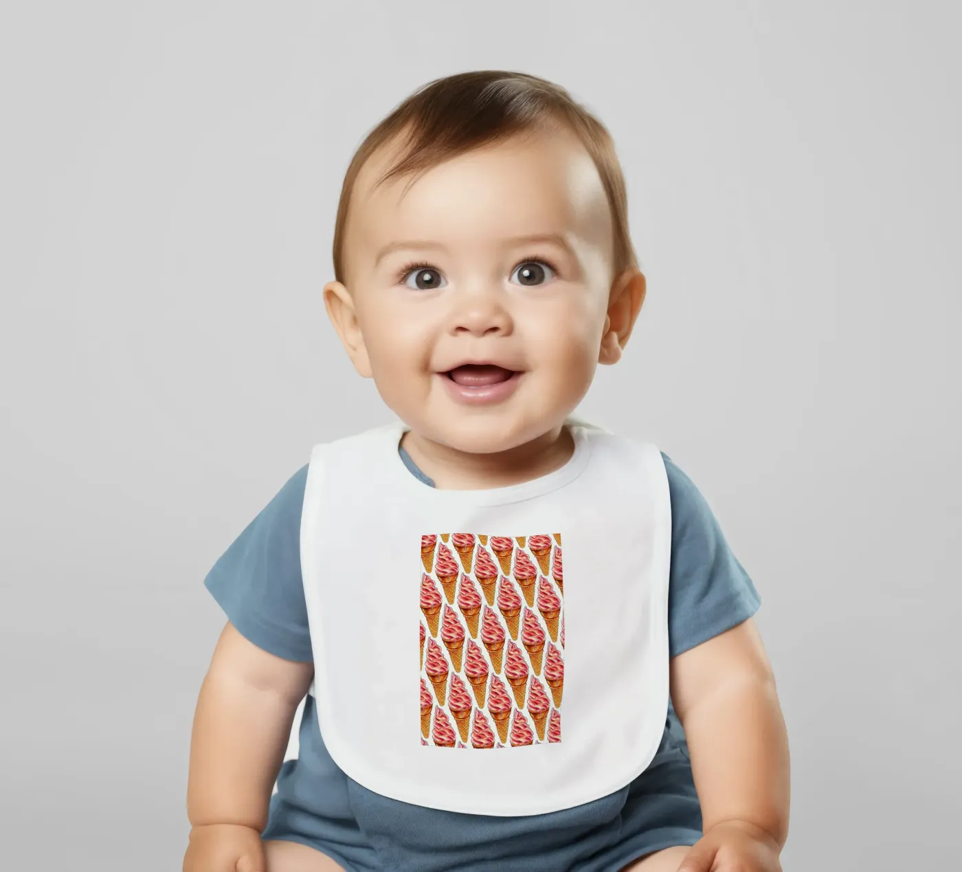 Strawberry Soft Serve Pattern baby slabbetje van Kelly Gilleran