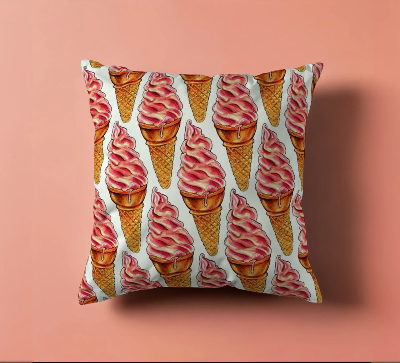 Strawberry Soft Serve Pattern cuscino da Kelly Gilleran