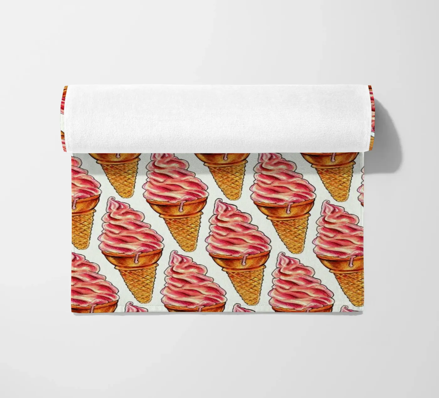 Strawberry Soft Serve Pattern strandhanddoek van Kelly Gilleran