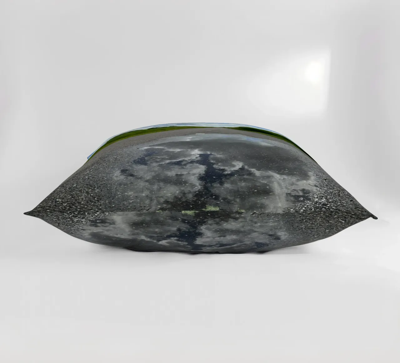 Riflessi di un cielo nuvoloso a Leeuwarden cuscino da byrieneke