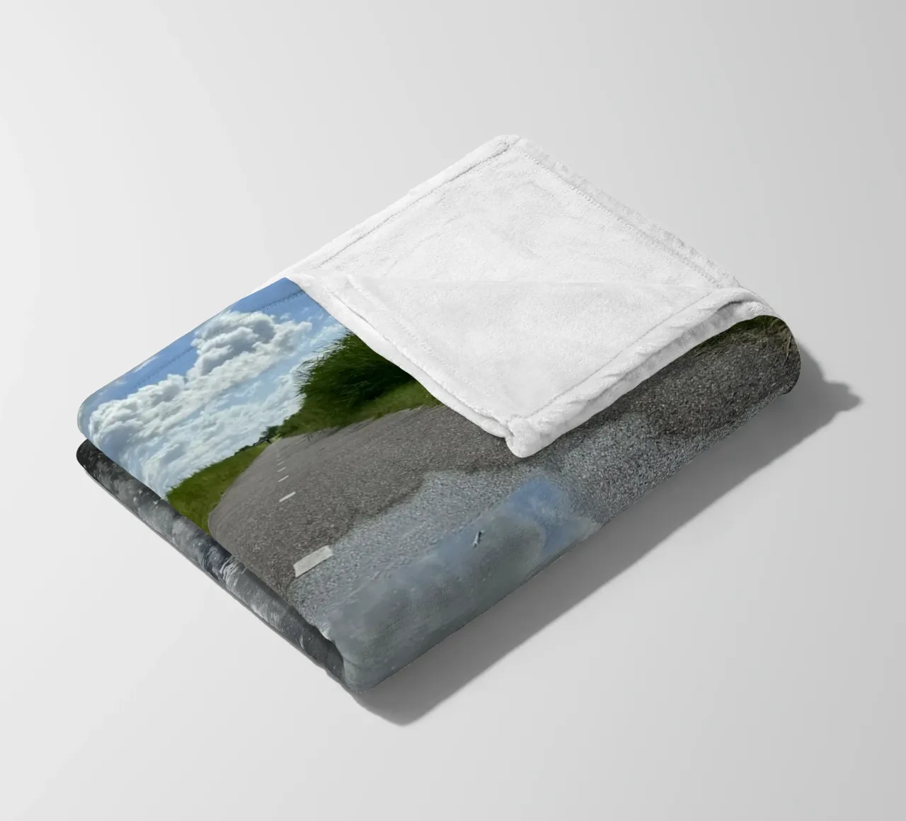 Riflessi di un cielo nuvoloso a Leeuwarden coperta in pile da byrieneke