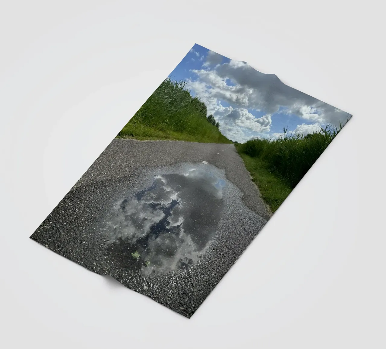 Riflessi di un cielo nuvoloso a Leeuwarden coperta in pile da byrieneke