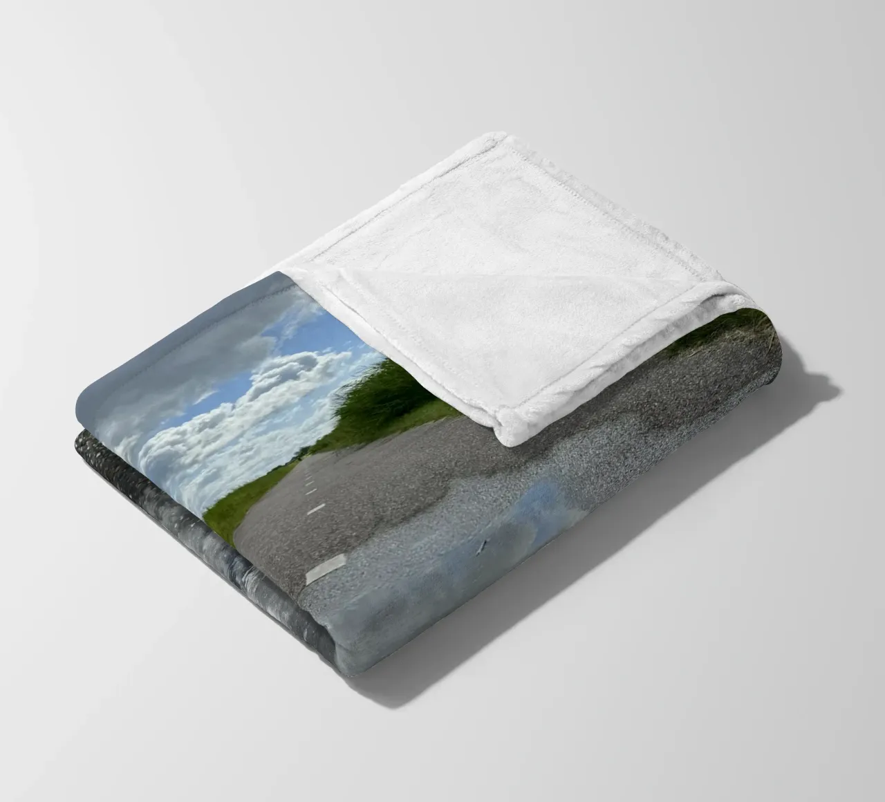 Riflessi di un cielo nuvoloso a Leeuwarden coperta in pile da byrieneke