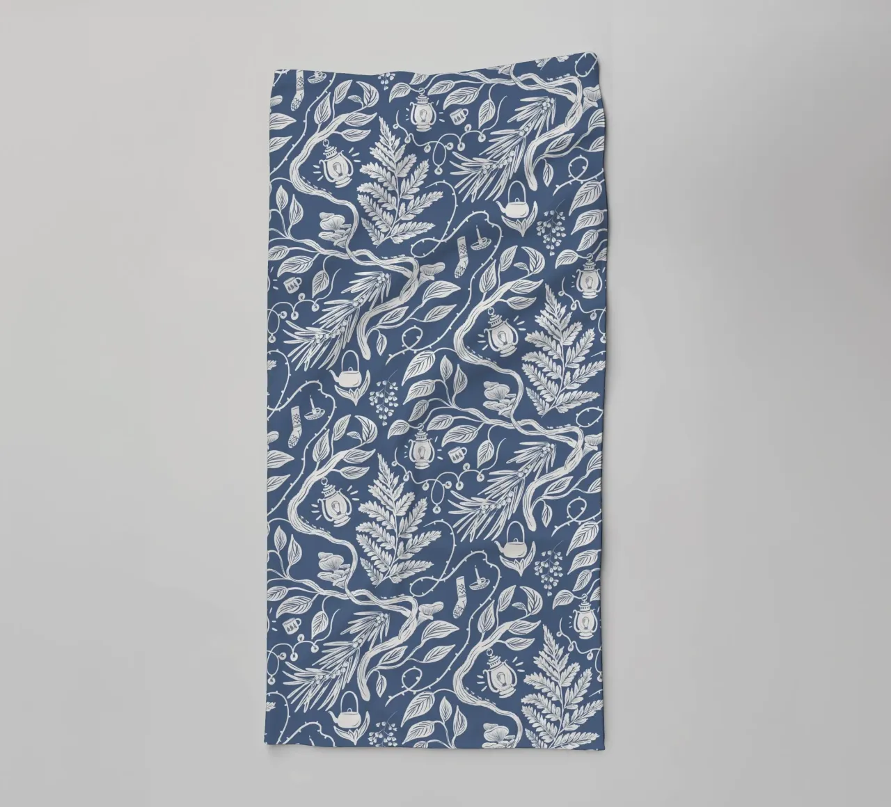 Cabincore Blue Forest Garden asciugamano da bagno da anisillustration