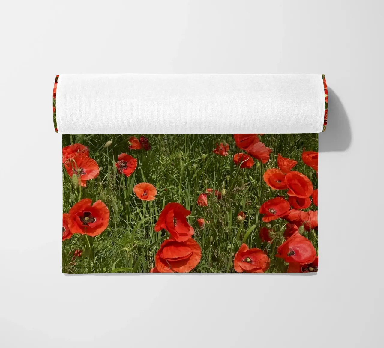 Il papavero in fiore a giugno telo mare da Art Studio by Iris