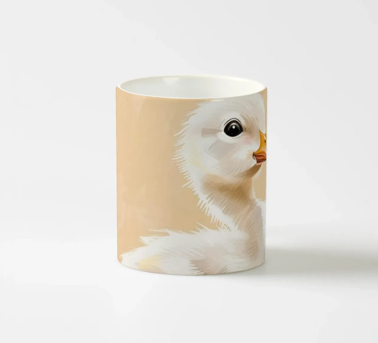 Un simpatico anatroccolo con le sue piume soffici e i suoi occhi luminosi tazza in ceramica da DesignDoodle