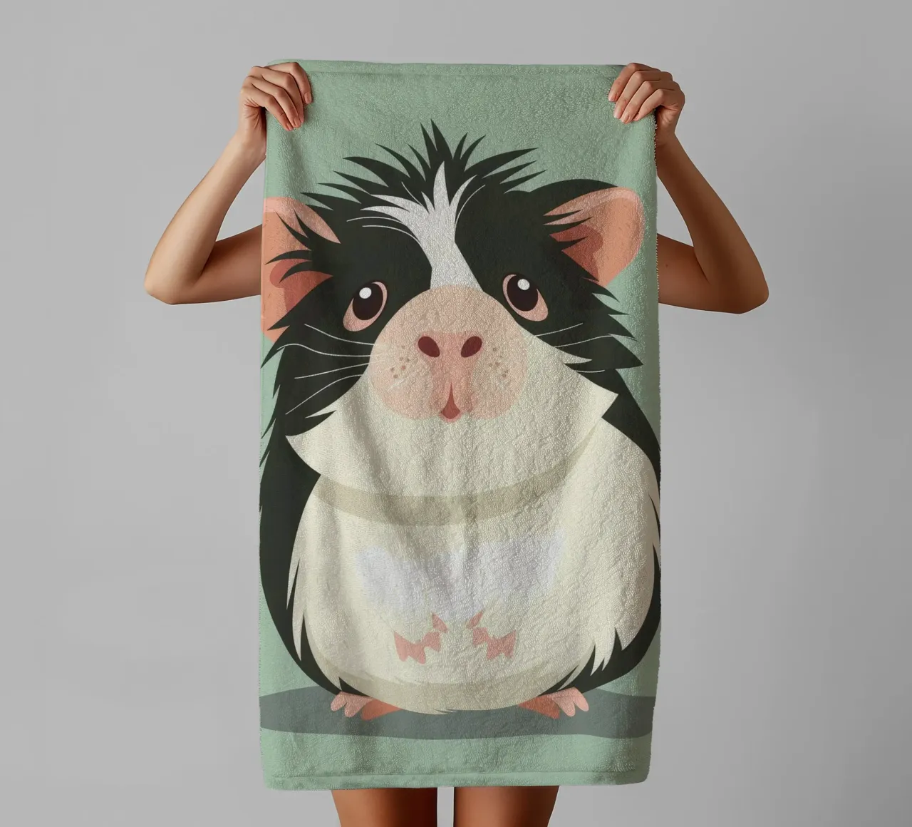 Mignon cochon d'Inde noir et blanc illustré dans un vert clair. serviette de bain de DesignDoodle