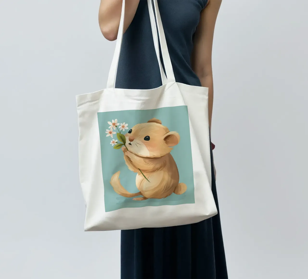 Piccola creatura che tiene in mano un fiore con un'espressione gentile borsa in juta da DesignDoodle