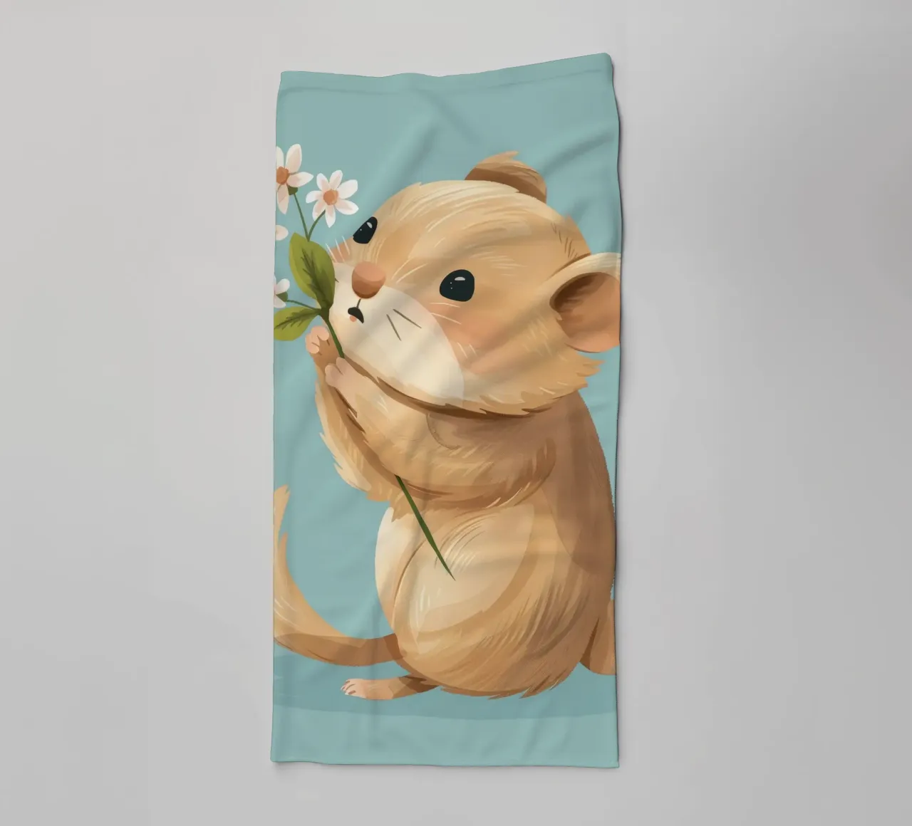 Piccola creatura che tiene in mano un fiore con un'espressione gentile asciugamano da bagno da DesignDoodle