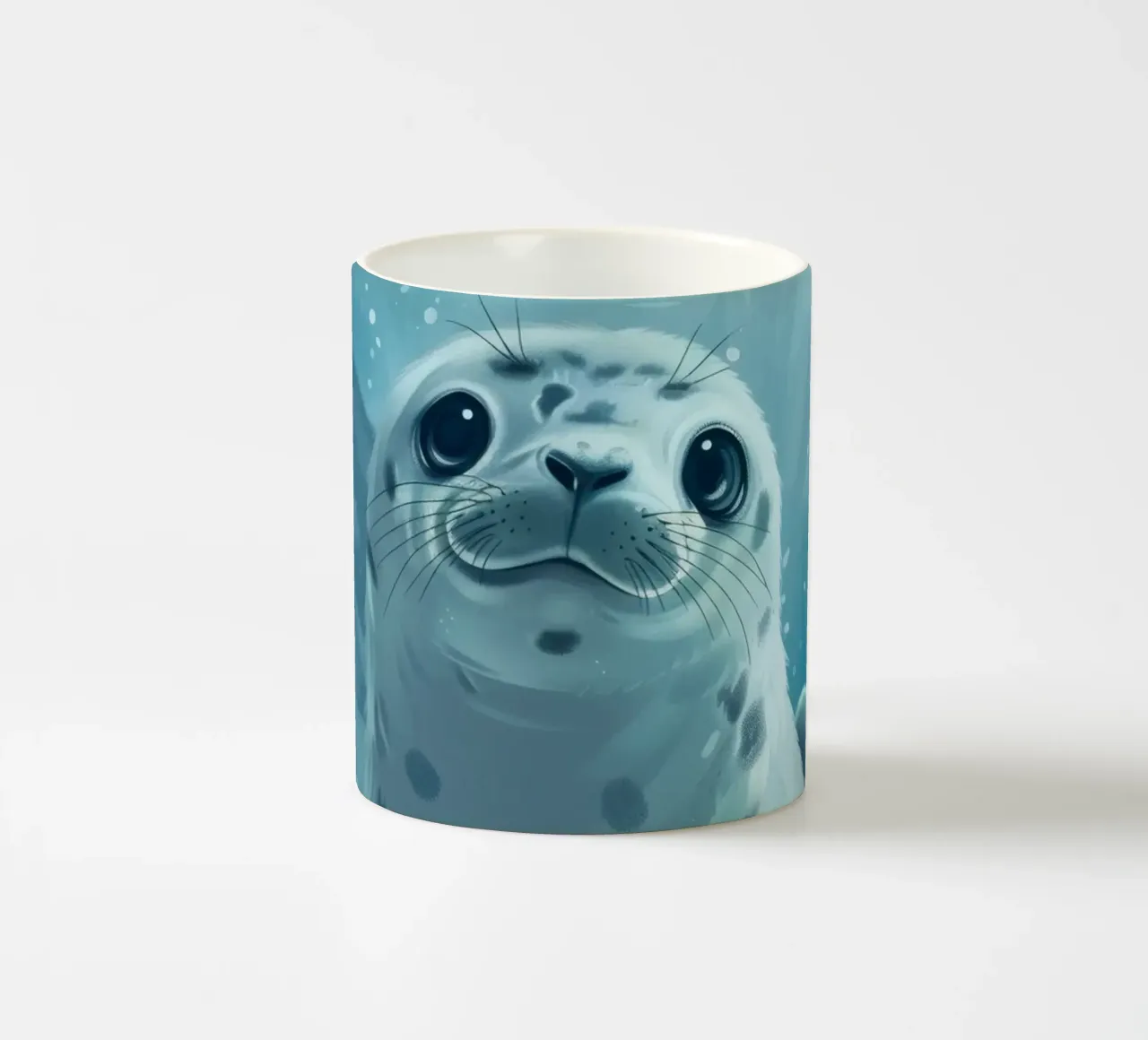 Un cucciolo di foca esplora una grotta sottomarina in un oceano gelido tazza in ceramica da DesignDoodle