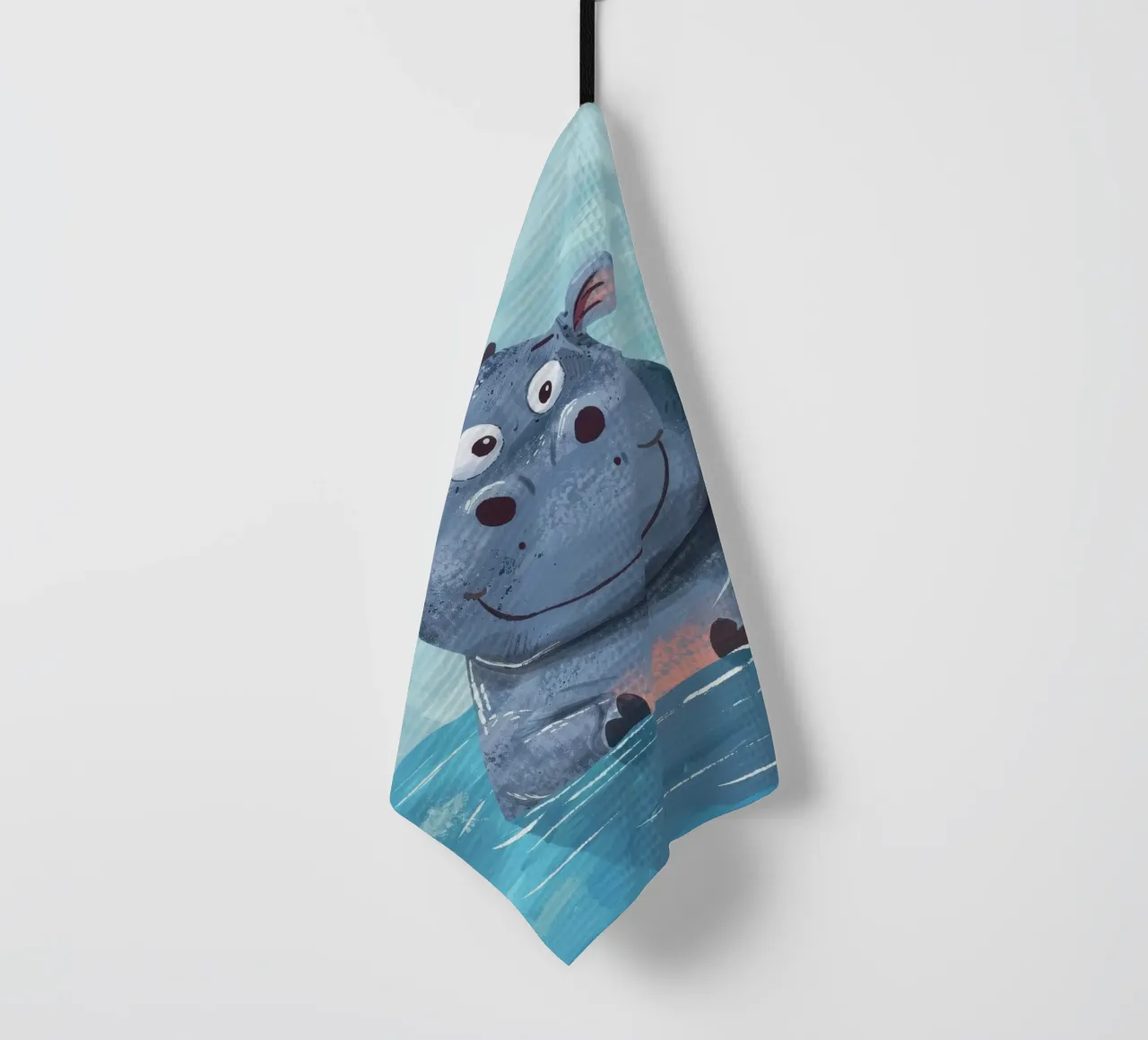 Hippopotame heureux profitant d'un moment de jeu dans l'eau claire torchon de DesignDoodle