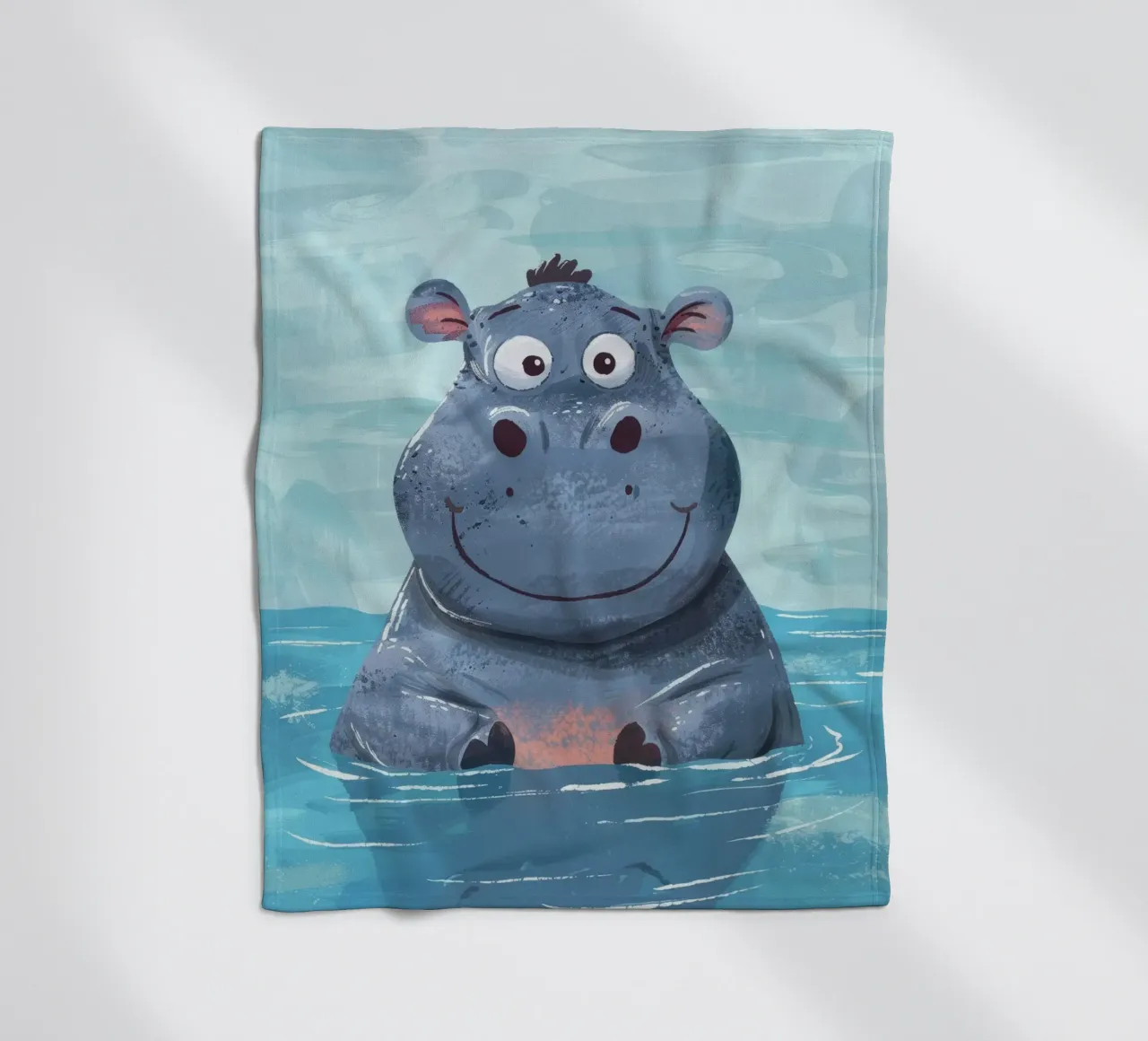 Ippopotamo felice che si gode un momento di gioco nell'acqua limpida coperta in pile da DesignDoodle