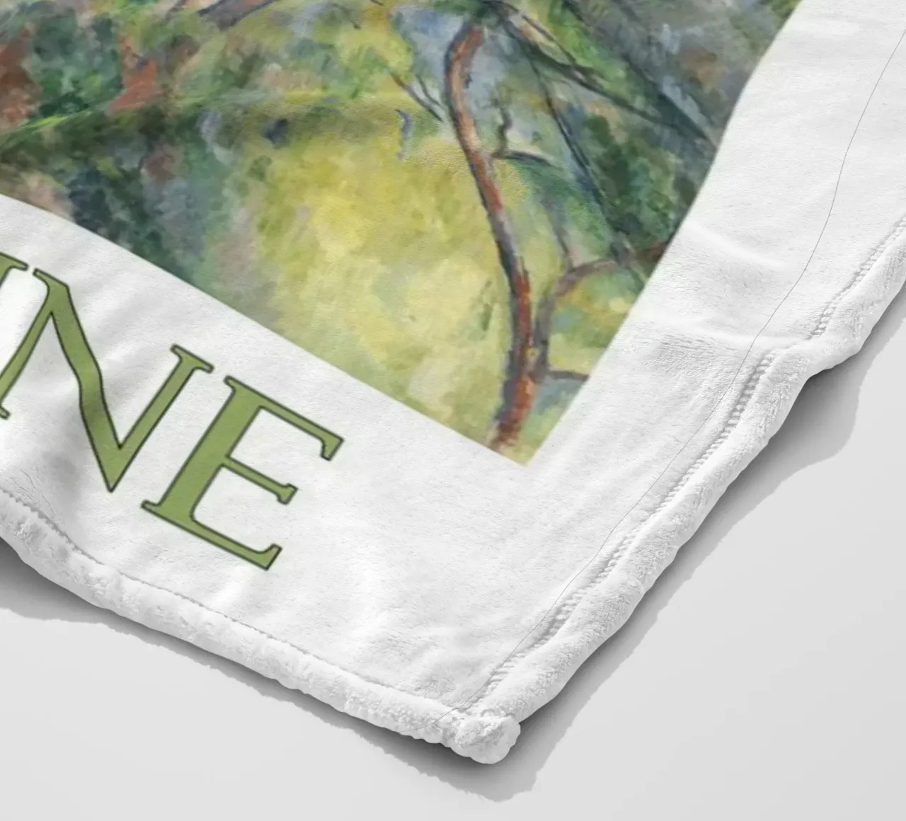 alberi imponenti nella foresta coperta in pile da rewin shop
