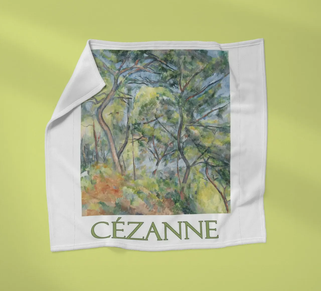 alberi imponenti nella foresta coperta in pile da rewin shop