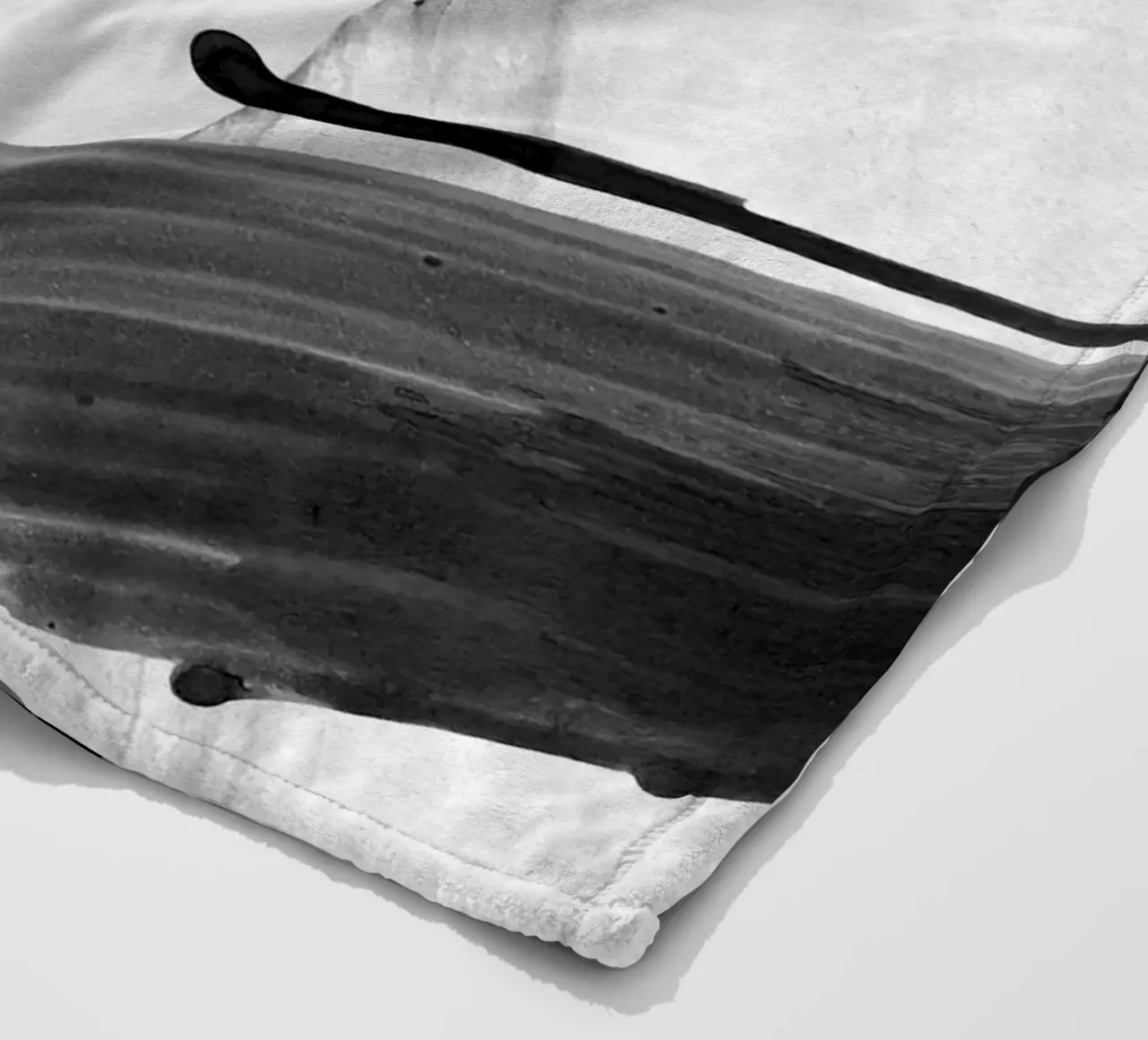 black abstract brushstroke coperta in pile da vintageshop