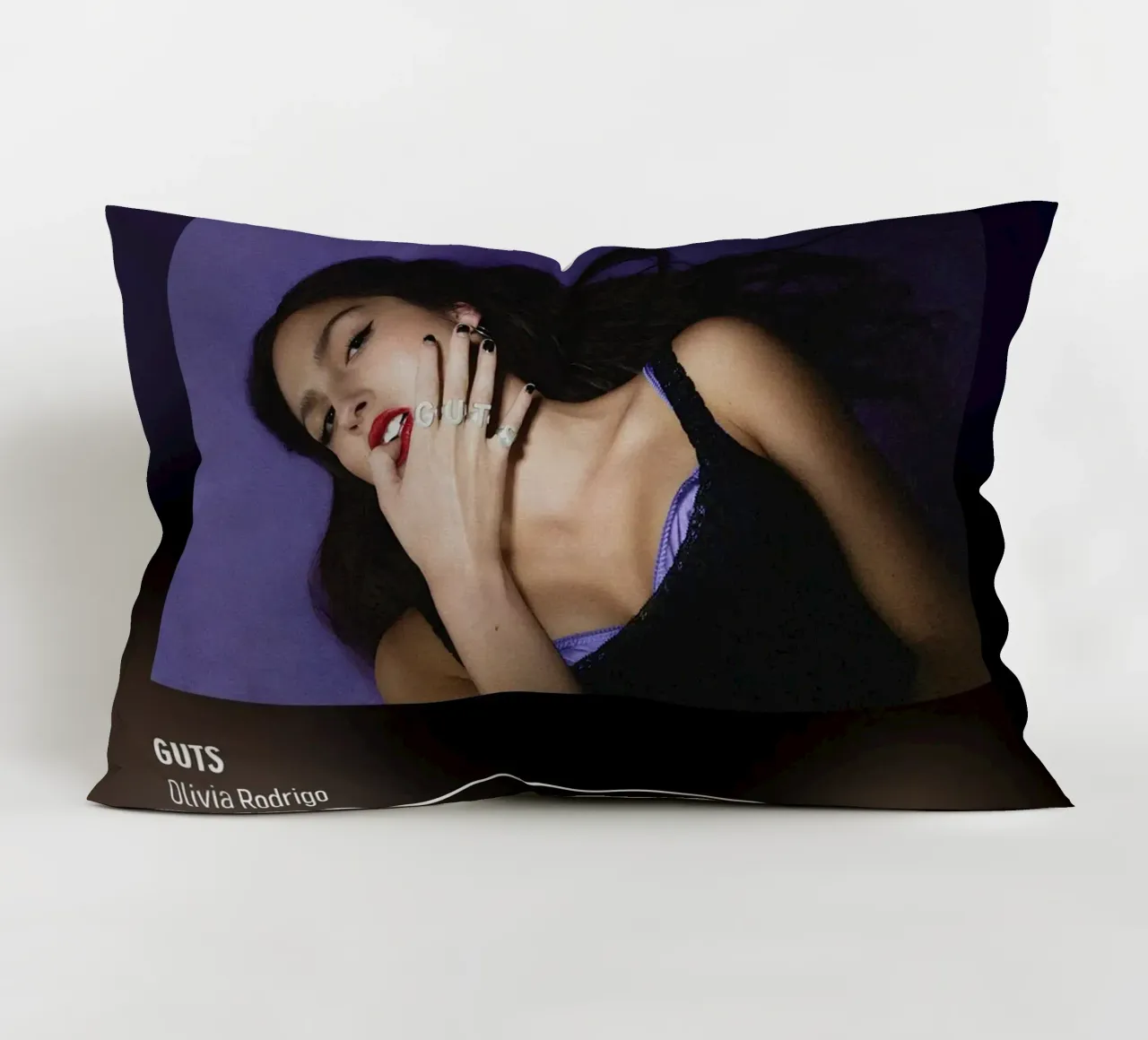 GUTS By Olivia Rodrigo cuscino da DGUnder