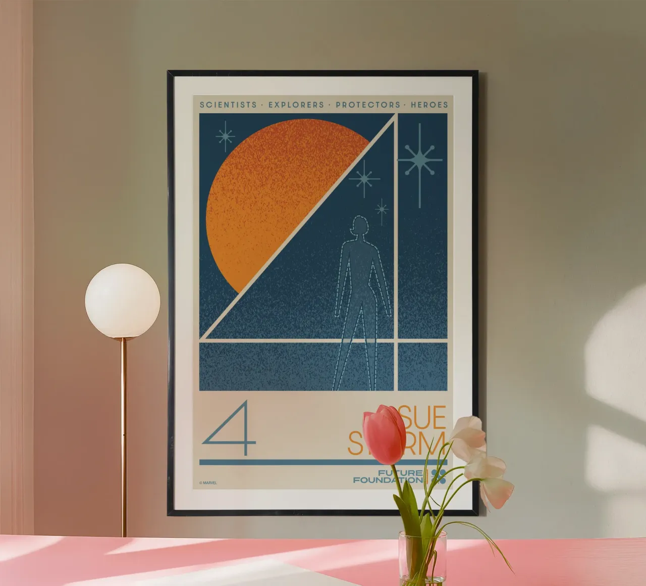 Fantastic 4 - Sue Storm poster con telaio in plastica da FANTASTIC 4 by JUNIQE