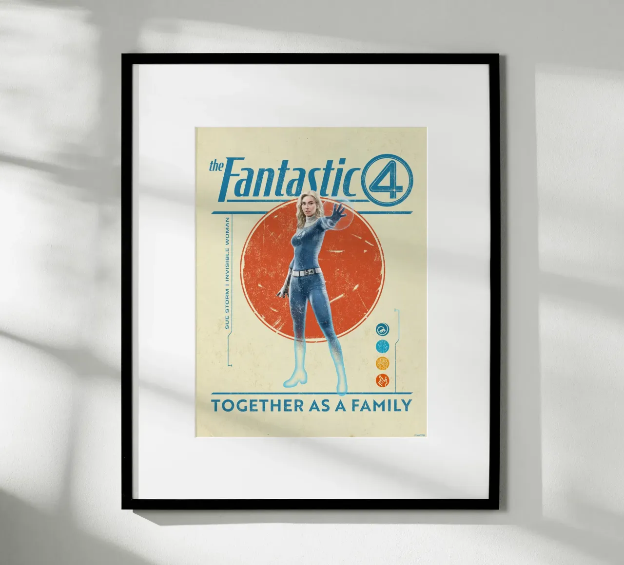 Fantastic 4 - together as a family poster con telaio in plastica da FANTASTIC 4 by JUNIQE