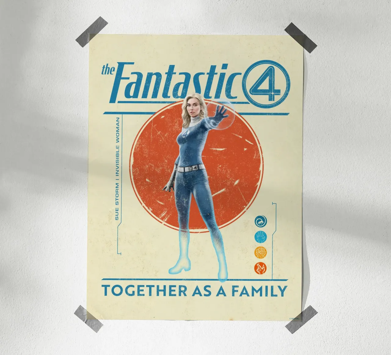 Fantastic 4 - together as a family poster con telaio in plastica da FANTASTIC 4 by JUNIQE