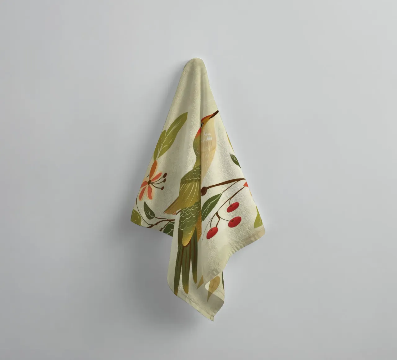 Kolibri auf einem Zweig mit Blättern und Blumen sitzend Handtuch von DesignDoodle