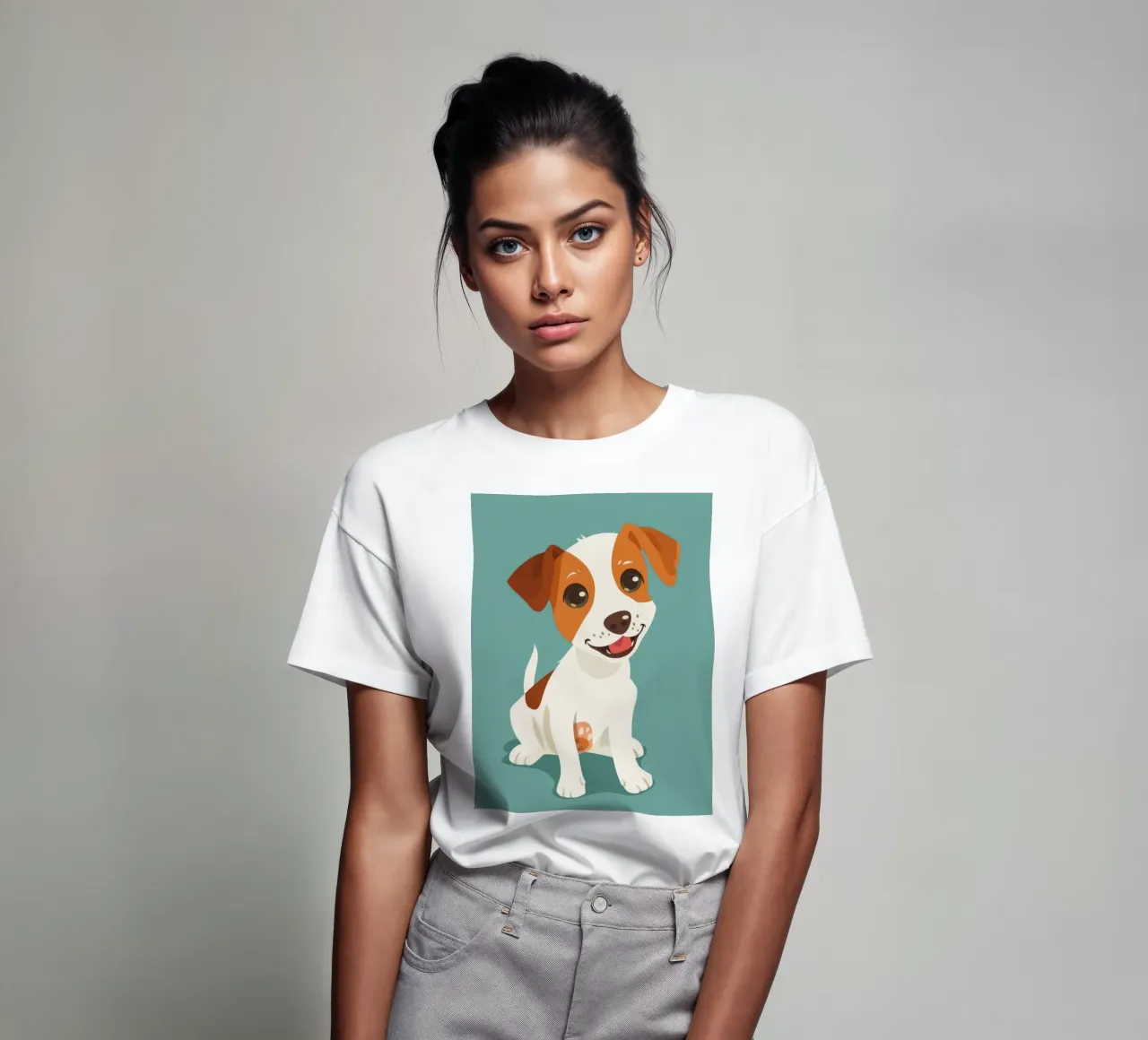 Cucciolo felice seduto e con gli occhi lucidi che guardano in modo giocoso t-shirt da DesignDoodle
