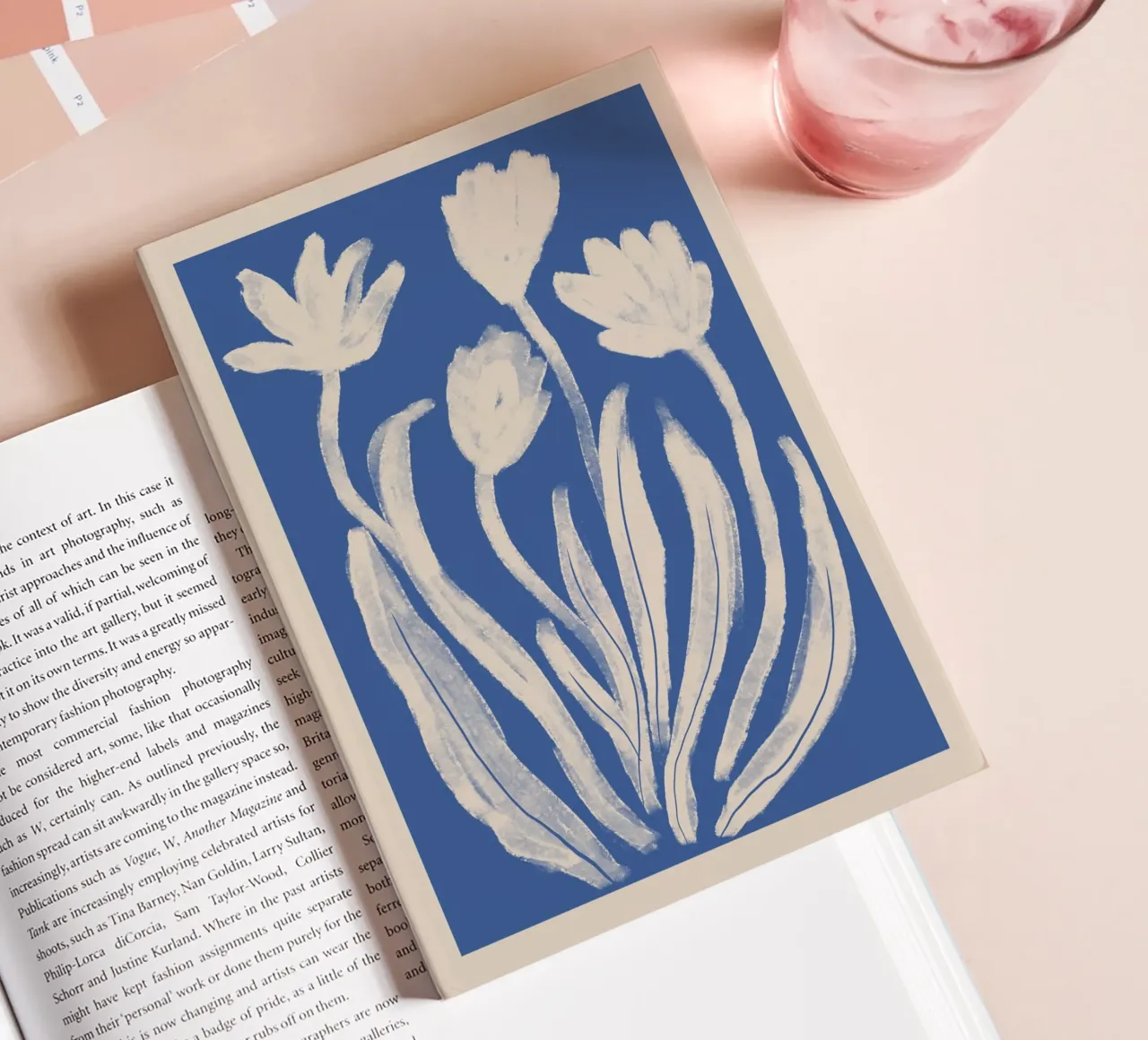 Floral abstrait bleu et blanc carnet de notes de Melloi Art Print