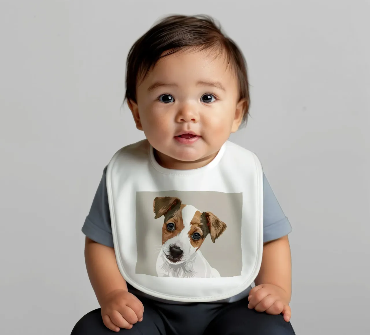 Simpatico cucciolo in posizione seduta con un'espressione curiosa bavaglino da DesignDoodle