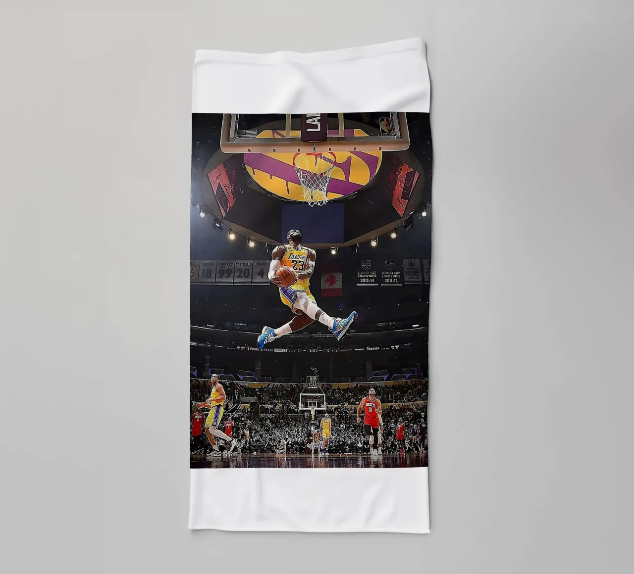 James Lebron Dunk asciugamano da bagno da FAKE ARTWORK STORE