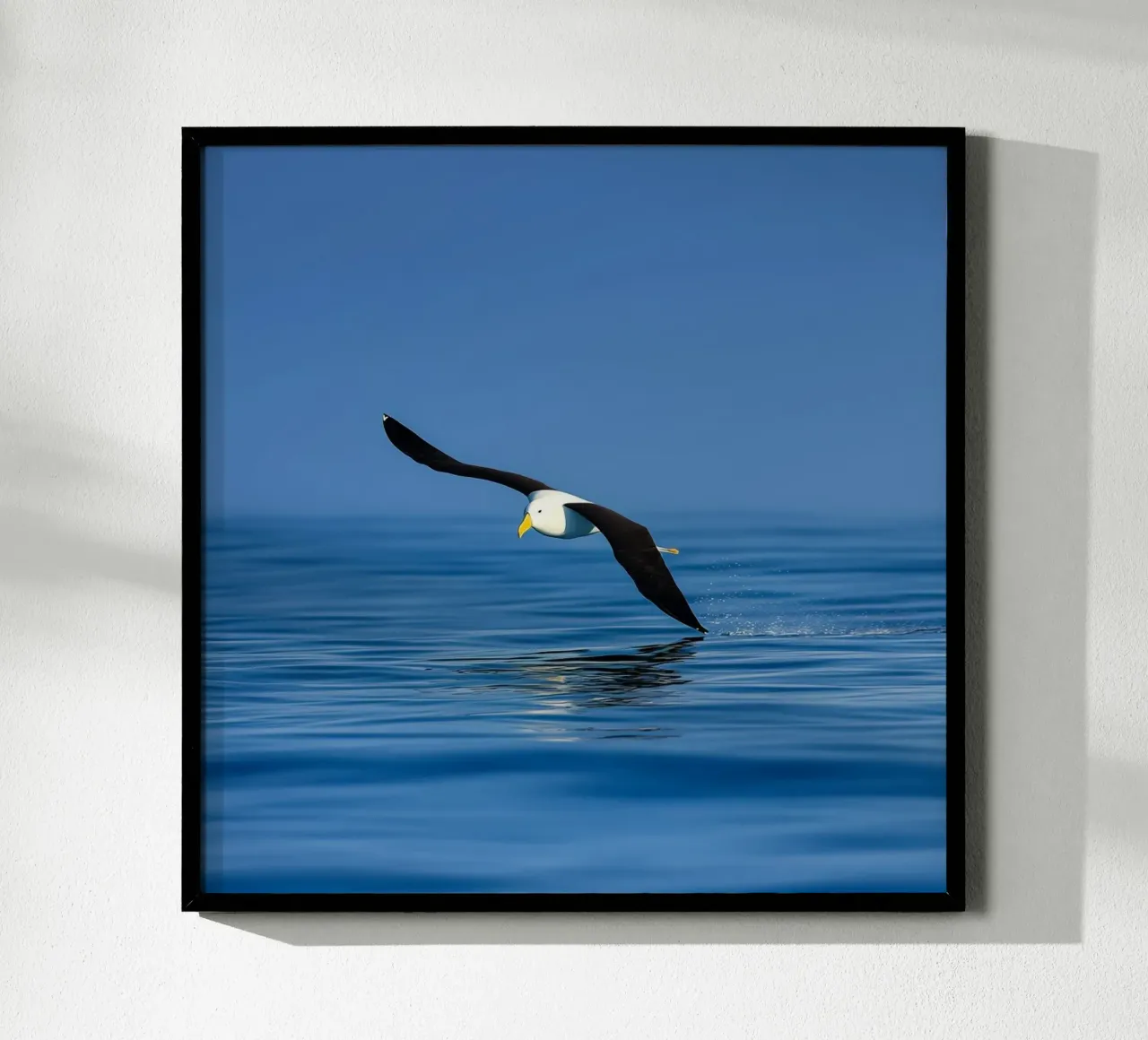 Sussurri dell'oceano poster con telaio in legno da PhotoVibe Decor