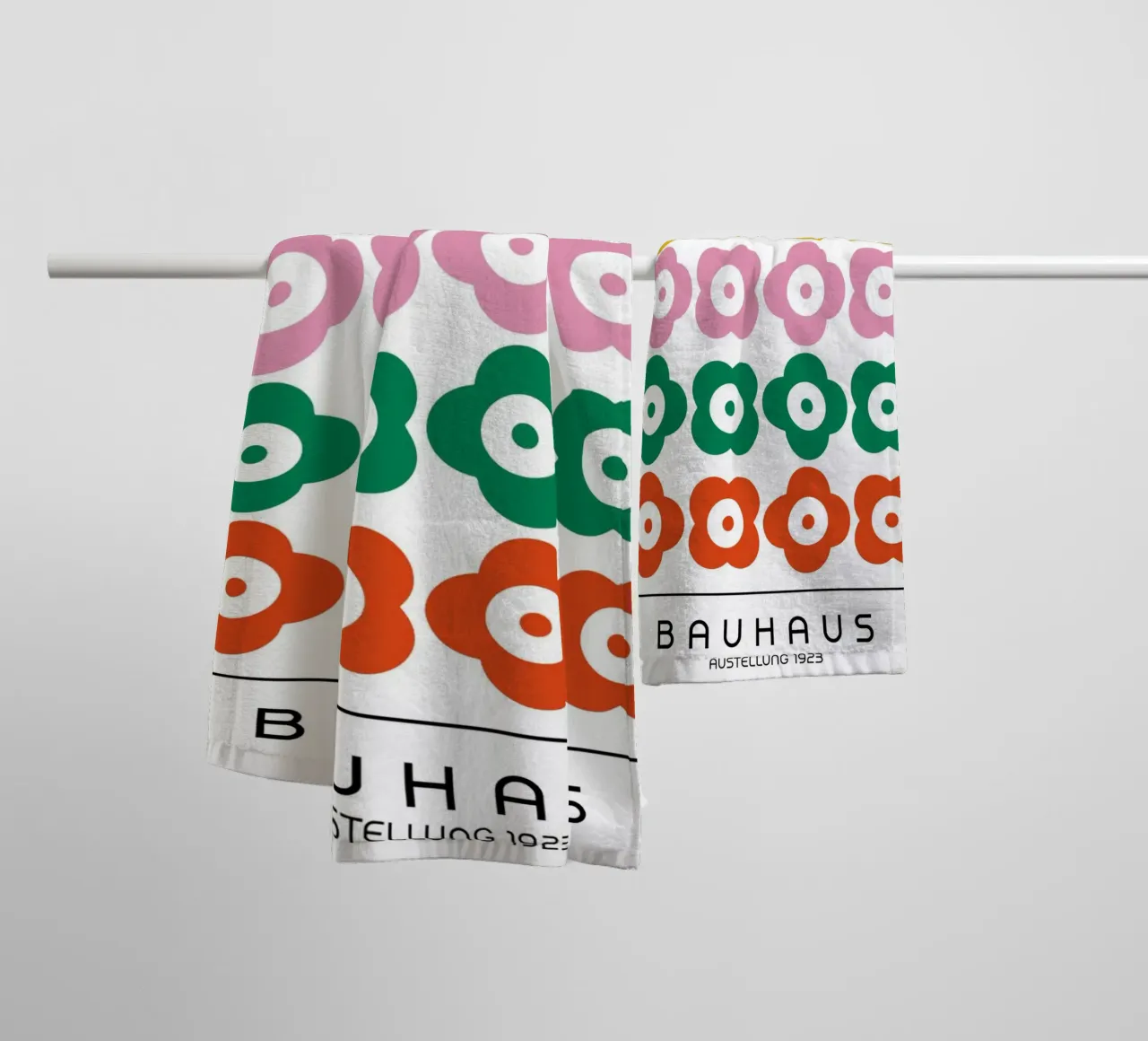 Fiori Bauhaus - Geometria Pop Art asciugamano da bagno da Casa Calm