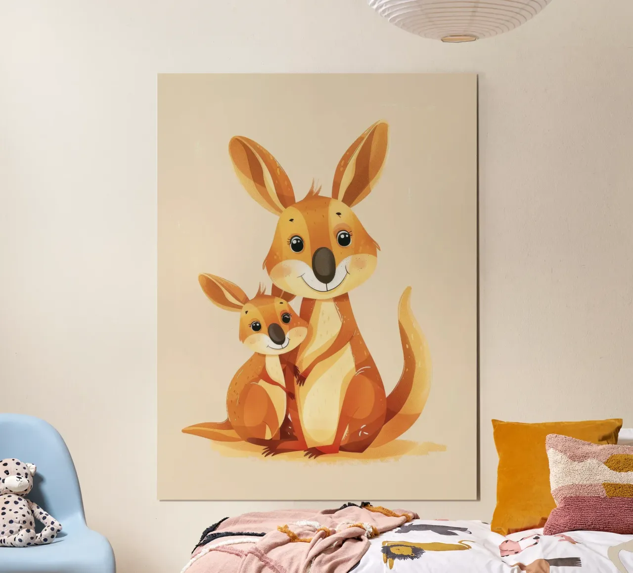 Mutter und Baby-Känguru in einer spielerischen Umarmung auf einer warmen Kunst Poster von DesignDoodle