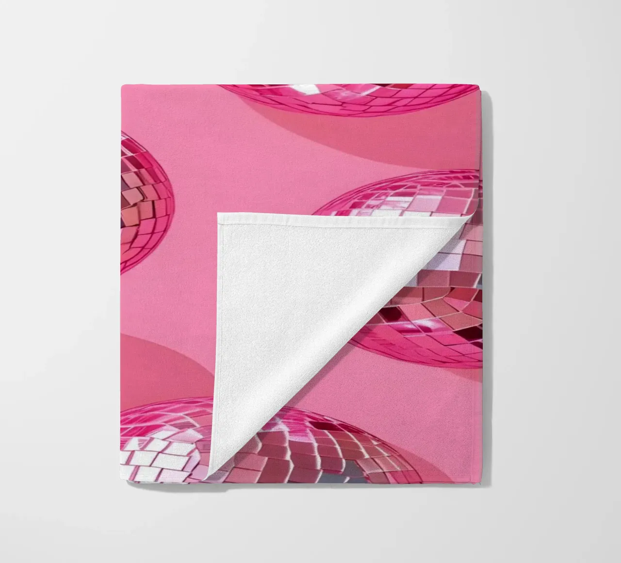 Disco Ball Delight - Retro Party Vibes strandhanddoek van homdeco
