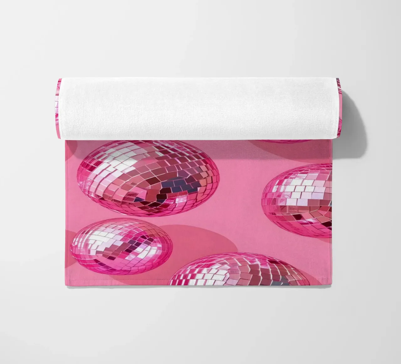 Disco Ball Delight - Retro Party Vibes strandhanddoek van homdeco