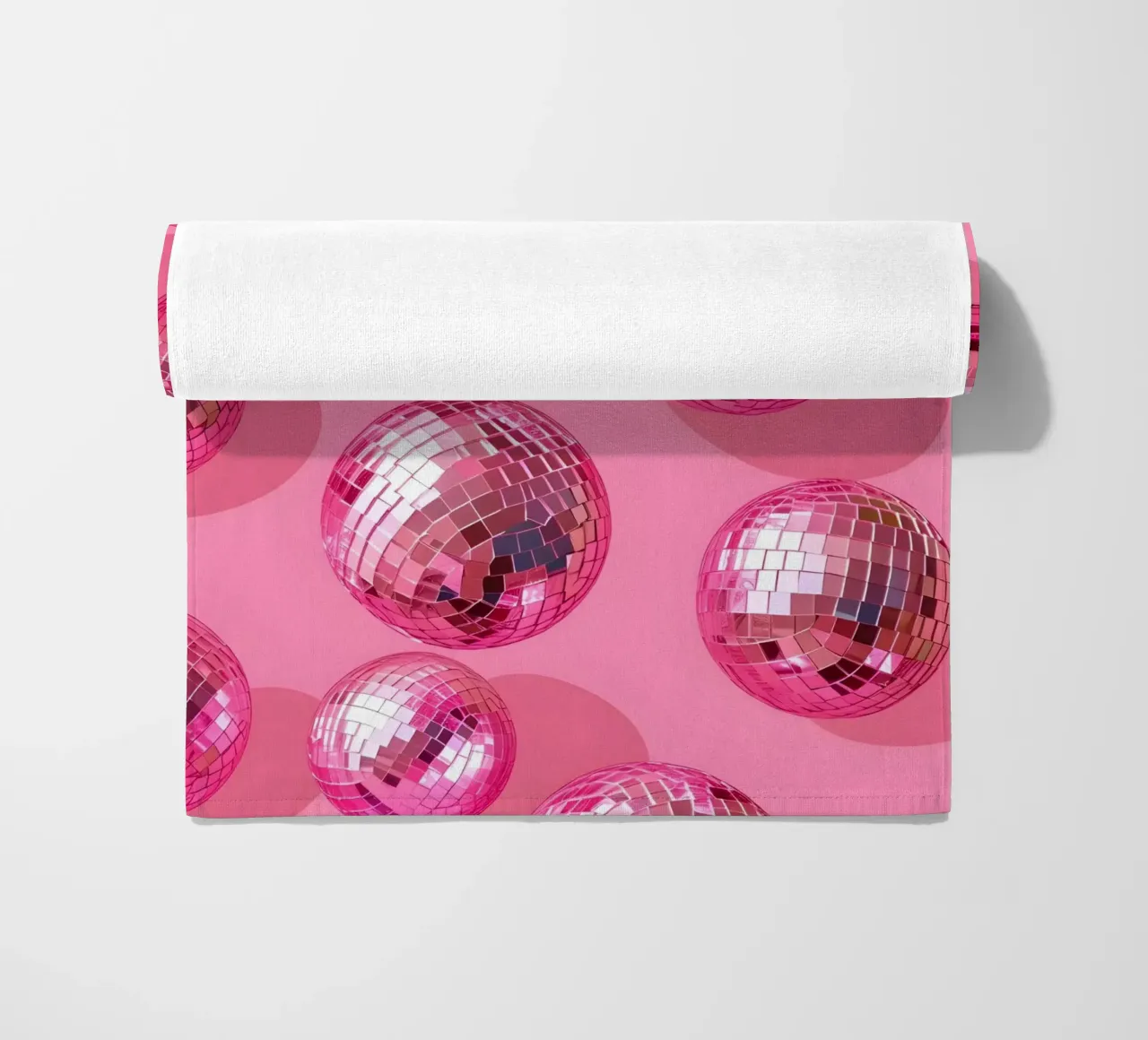 Disco Ball Delight - Retro Party Vibes strandhanddoek van homdeco
