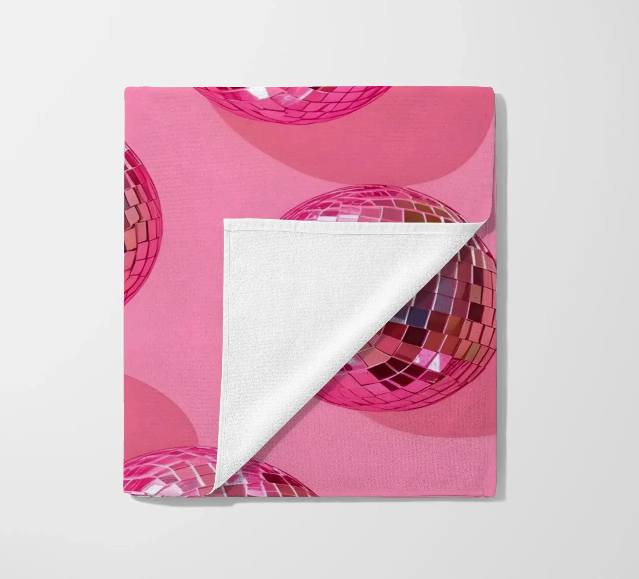 Disco Ball Delight - Retro Party Vibes strandhanddoek van homdeco