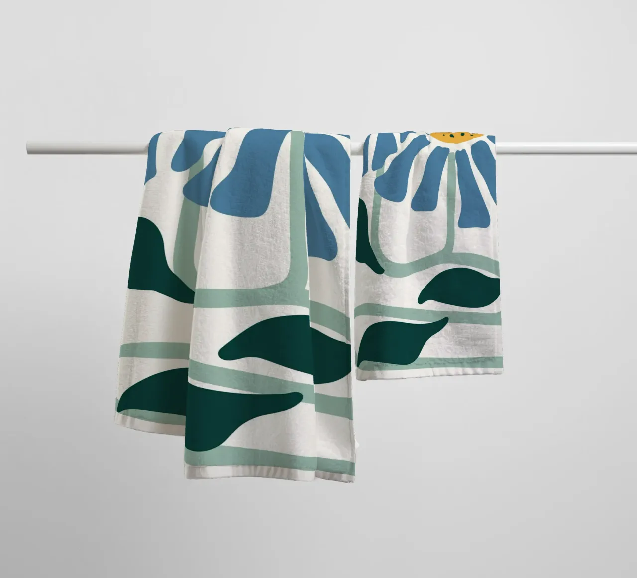 Margherite blu astratte - Floreale moderno di metà secolo asciugamano da bagno da homdeco