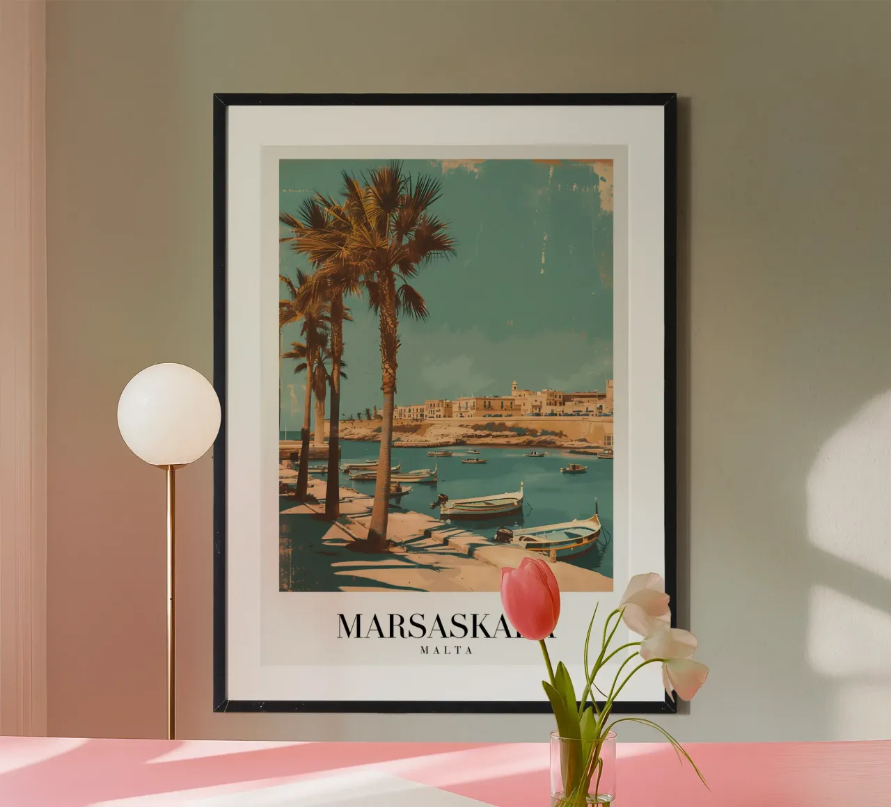 Vista sulla baia di Marsaskala - Malta Coastal Travel Art poster con telaio in plastica da homdeco