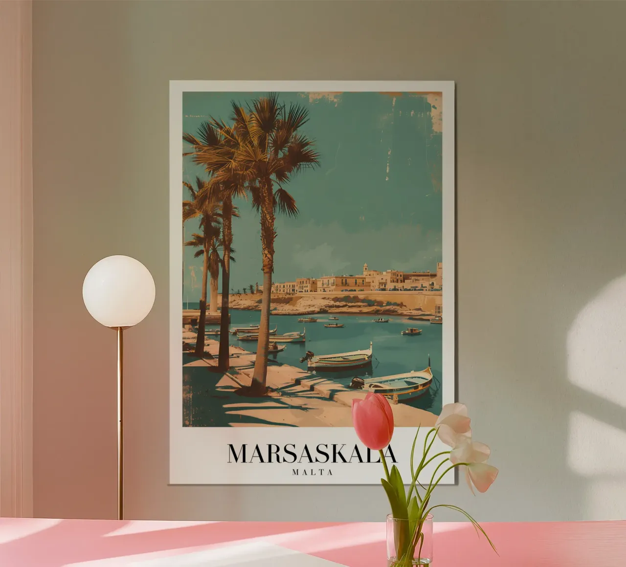 Vista sulla baia di Marsaskala - Malta Coastal Travel Art poster con telaio in plastica da homdeco