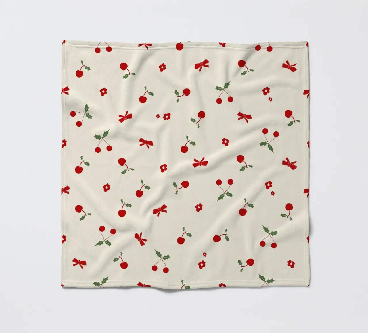 Piccolo motivo natalizio a fiori e ciliegie coperta in pile da gulsengunel