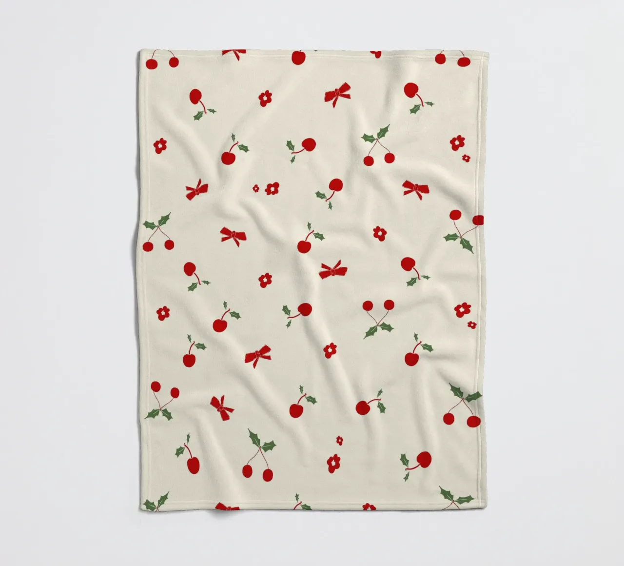 Piccolo motivo natalizio a fiori e ciliegie coperta in pile da gulsengunel