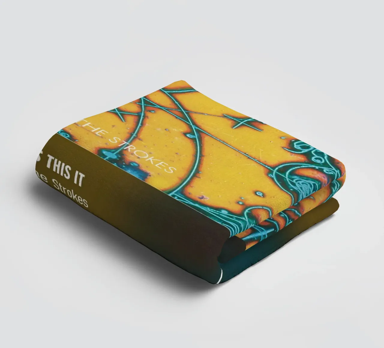 Is This It (2001) by The Strokes asciugamano da bagno da DGUnder