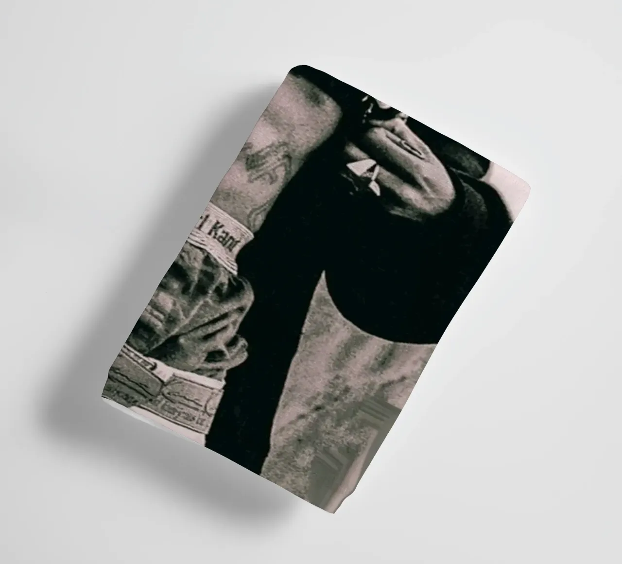 This is Tupac asciugamano da bagno da Lembayung art