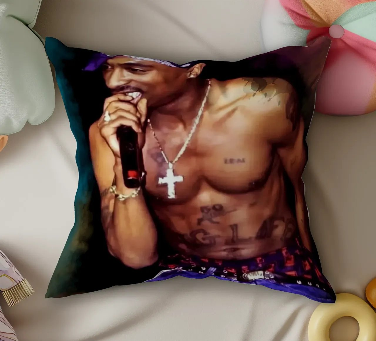 Tupac on stage cuscino da Lembayung art