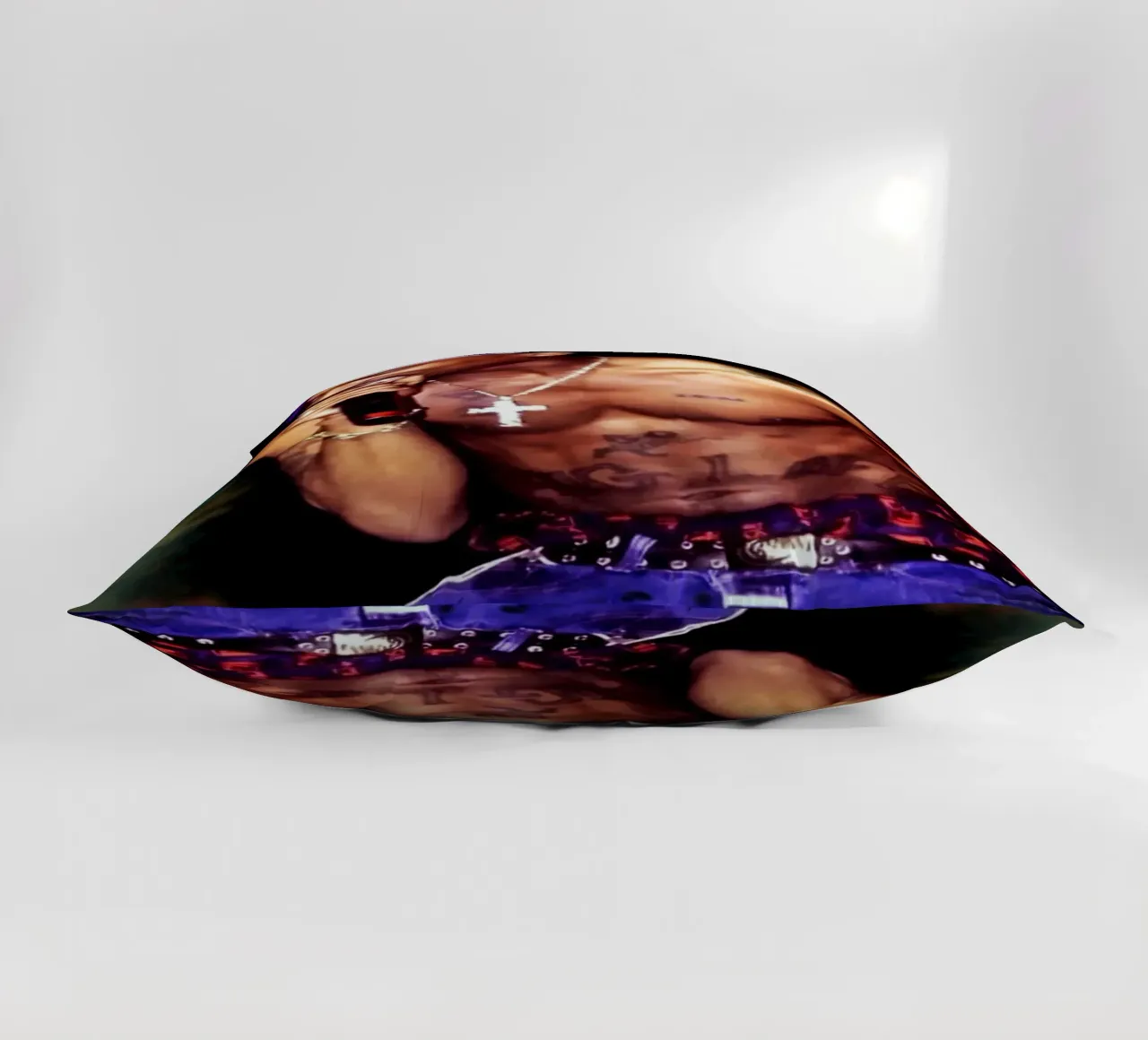 Tupac on stage cuscino da Lembayung art
