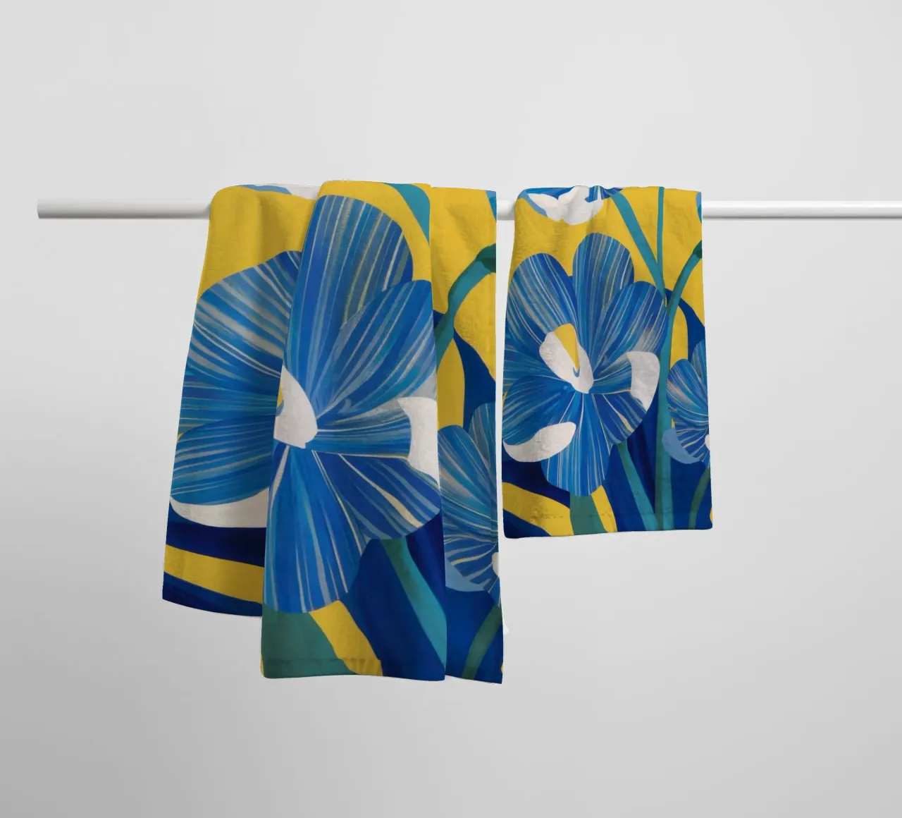 Fiori blu cobalto asciugamano da bagno da Ink Pulse